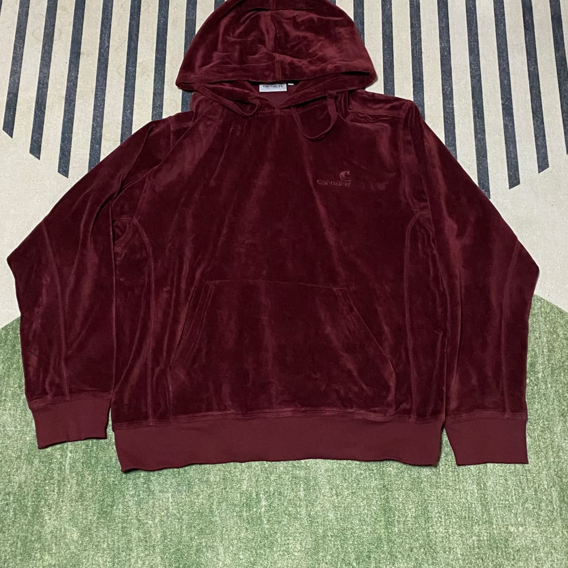 칼하트 WIP 스크립트 로고 벨벳 풀오버 후드 상품이미지1