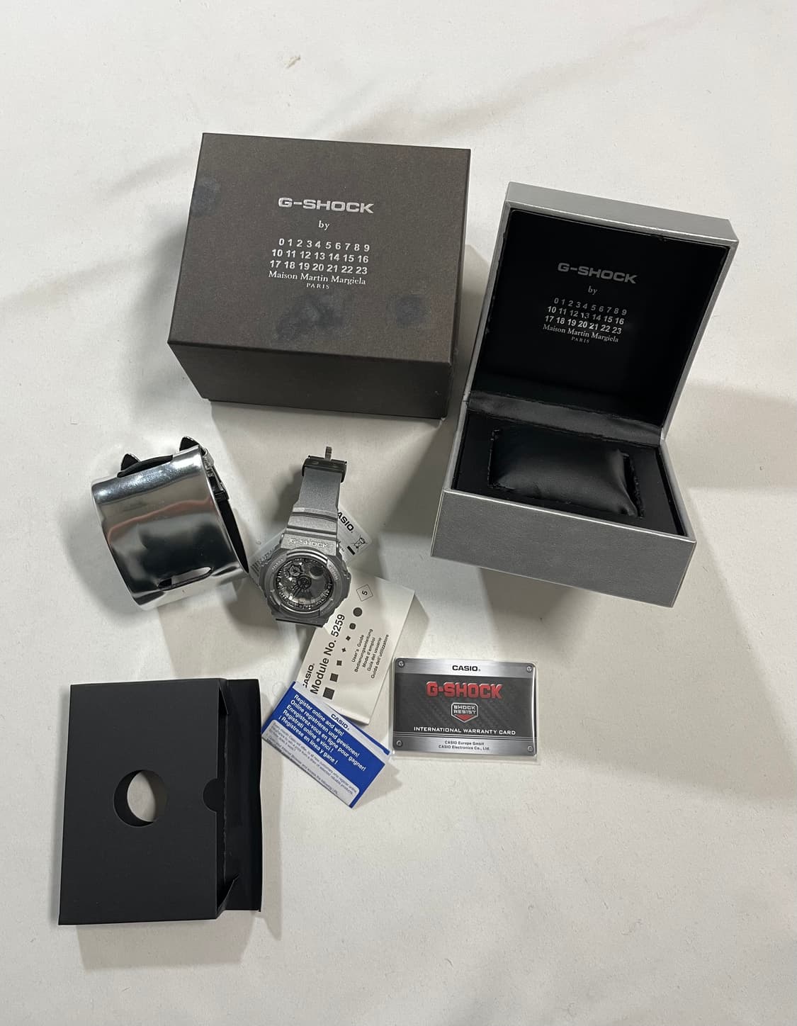 마틴 마르지엘라 x 지샥 30주년 한정판 시계 상품이미지1