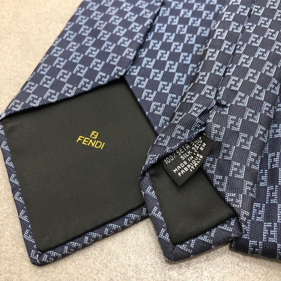 펜디 이태리 주카 모노그램 넥타이 상품이미지4