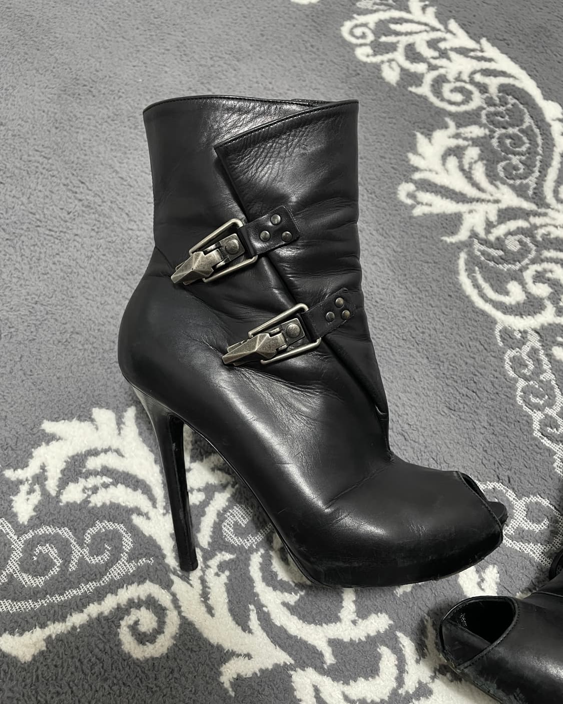 Alexander MQ Peep-Toe Leather Boots 상품이미지3