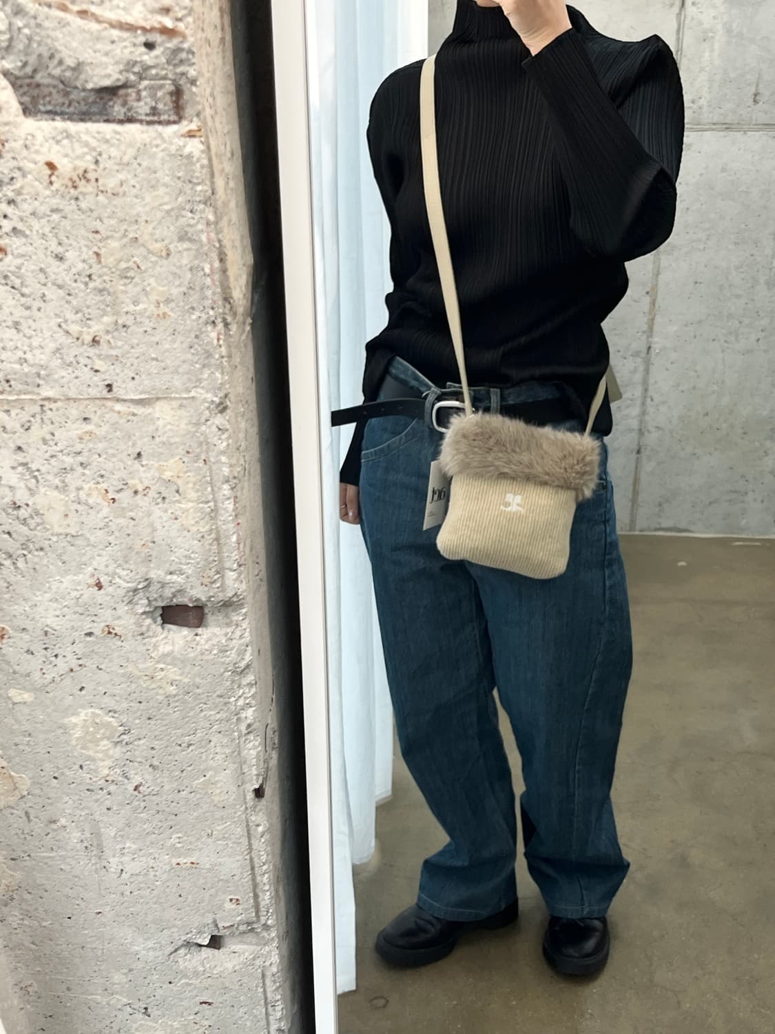 90s Courreges 꾸레쥬 로고 퍼 트리밍 백 상품이미지3