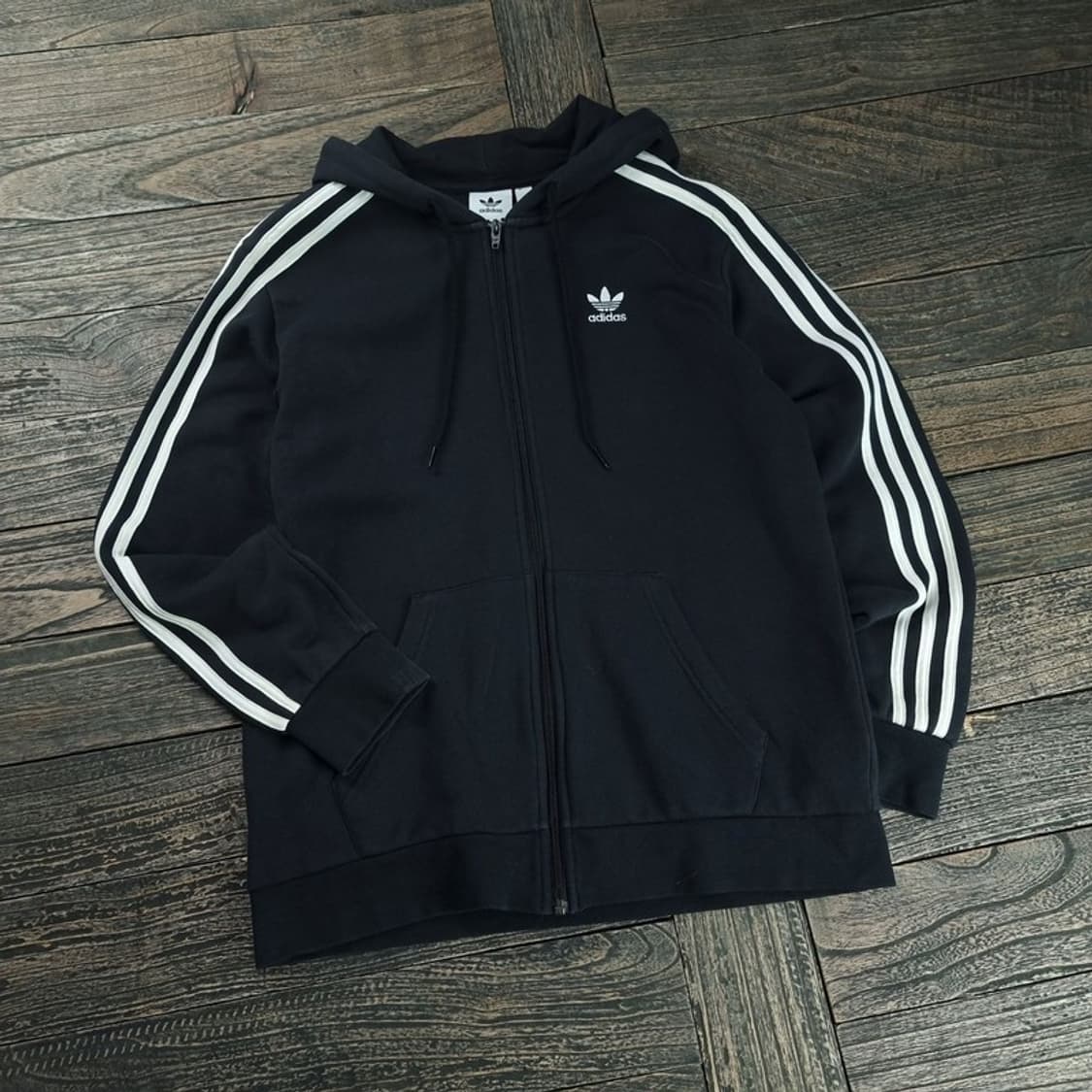 [아디다스] 불꽃 로고 자수 삼선 후드 집업 져지 블랙 M18723 상품이미지1