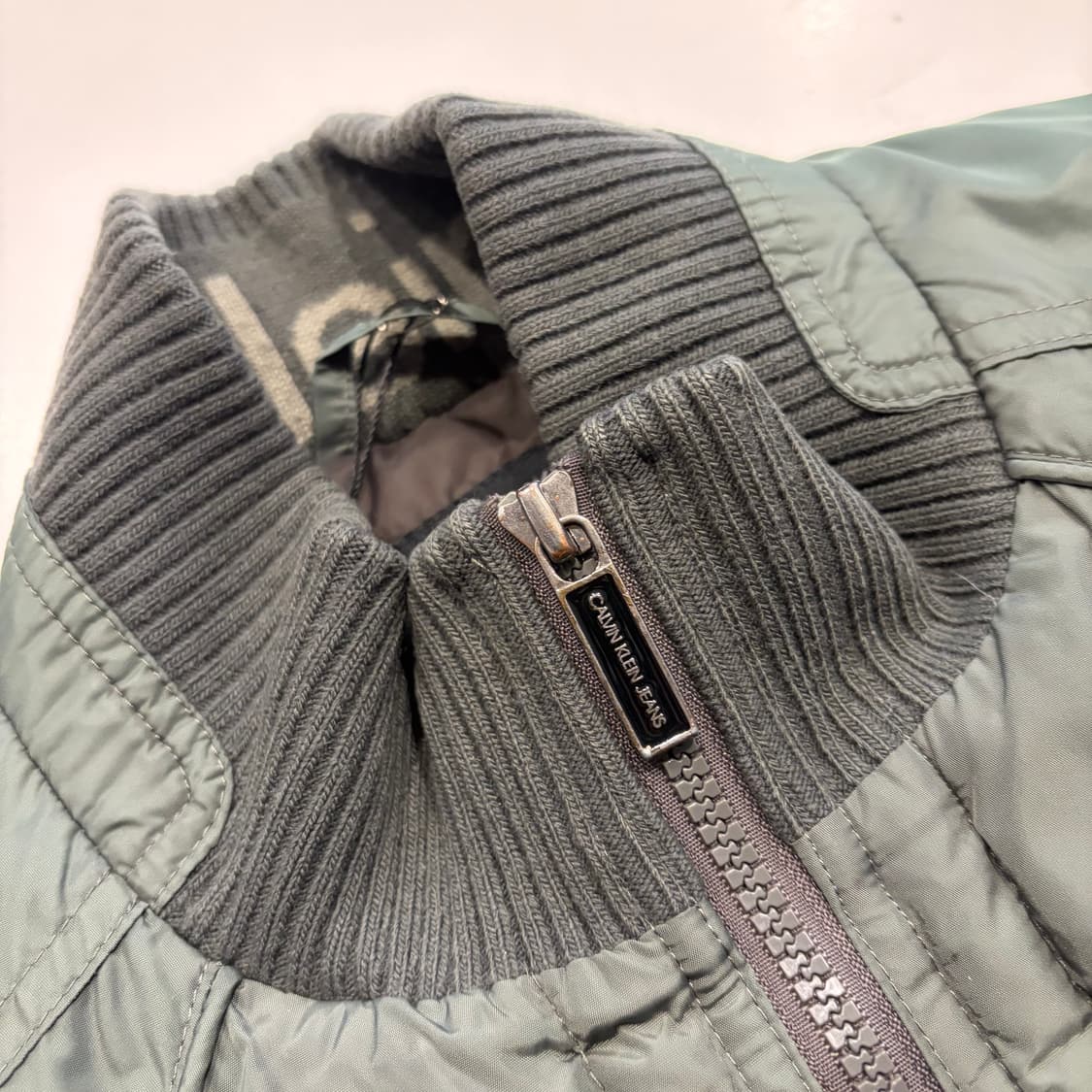 [M] 캘빈클라인 포켓 봄버 카키색 패딩 점퍼 C997 상품이미지4