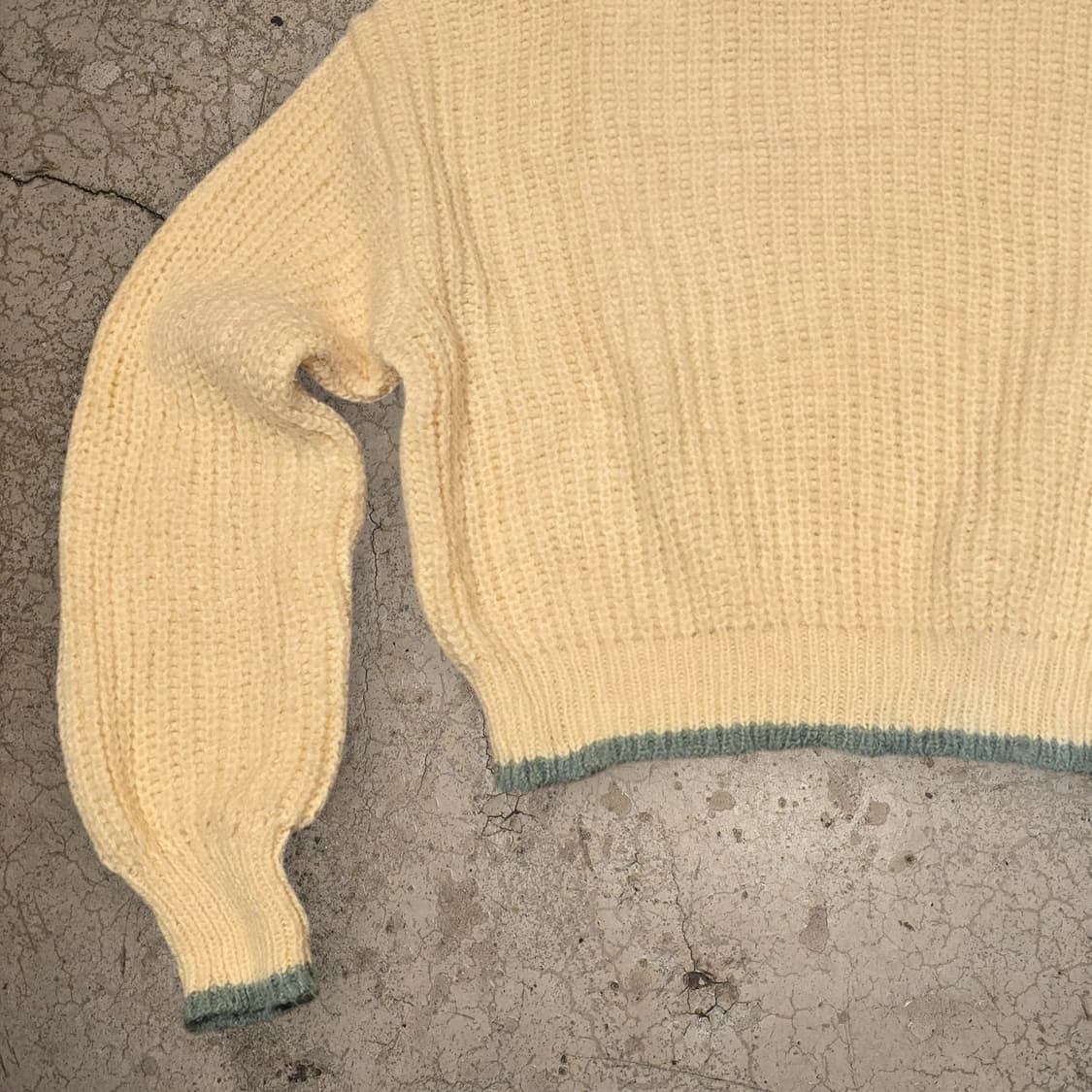 earth music & ecology 크롭 드롭숄더 벌룬 스웨터 상품이미지3