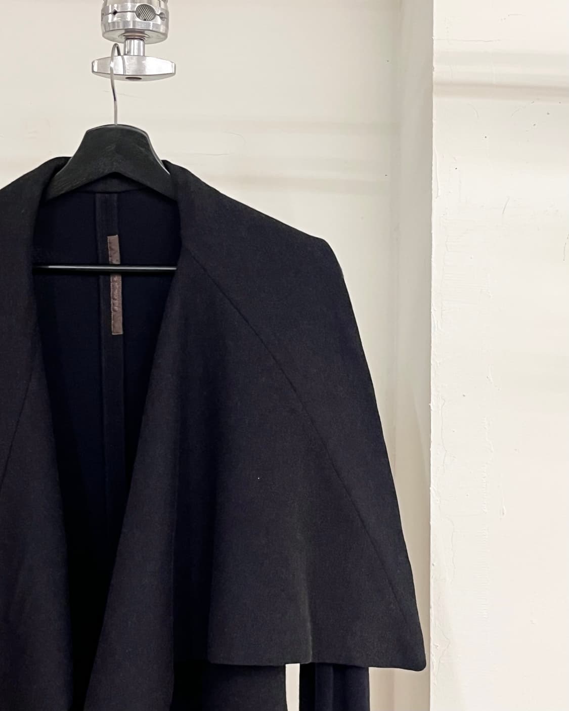 릭오웬스 블랙 릴리즈 드레이프 자켓 상품이미지4