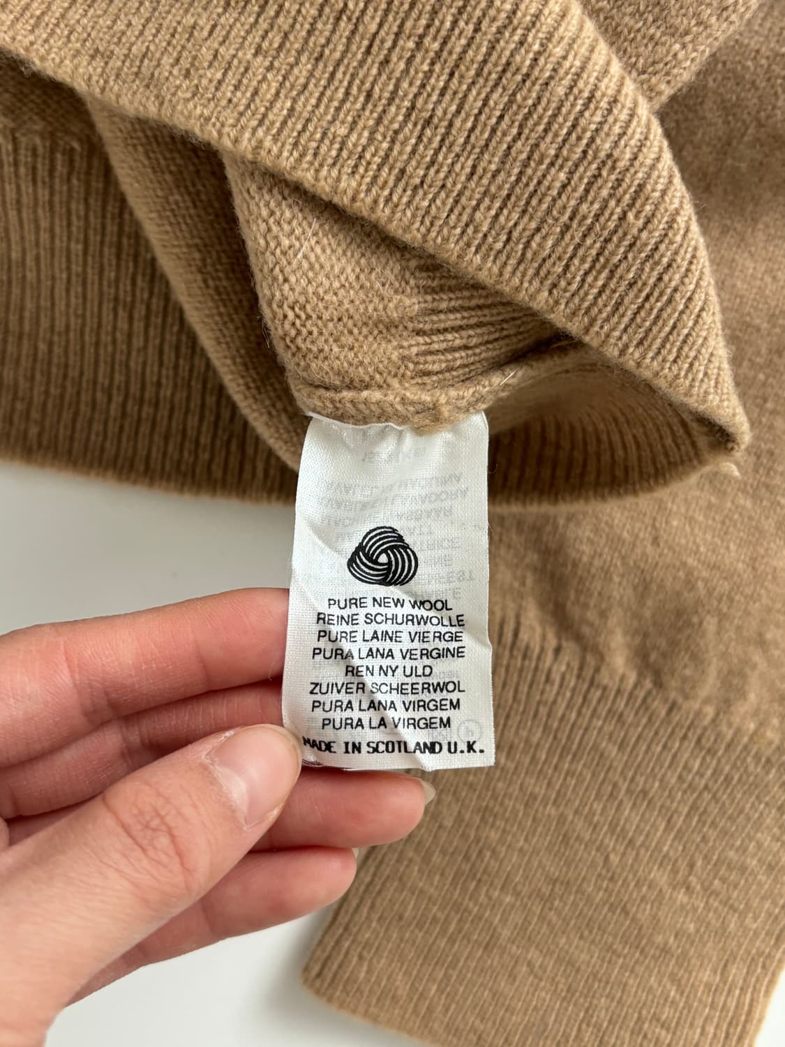Burberry 버버리 베이지 기마로고 브이넥 니트 상품이미지6