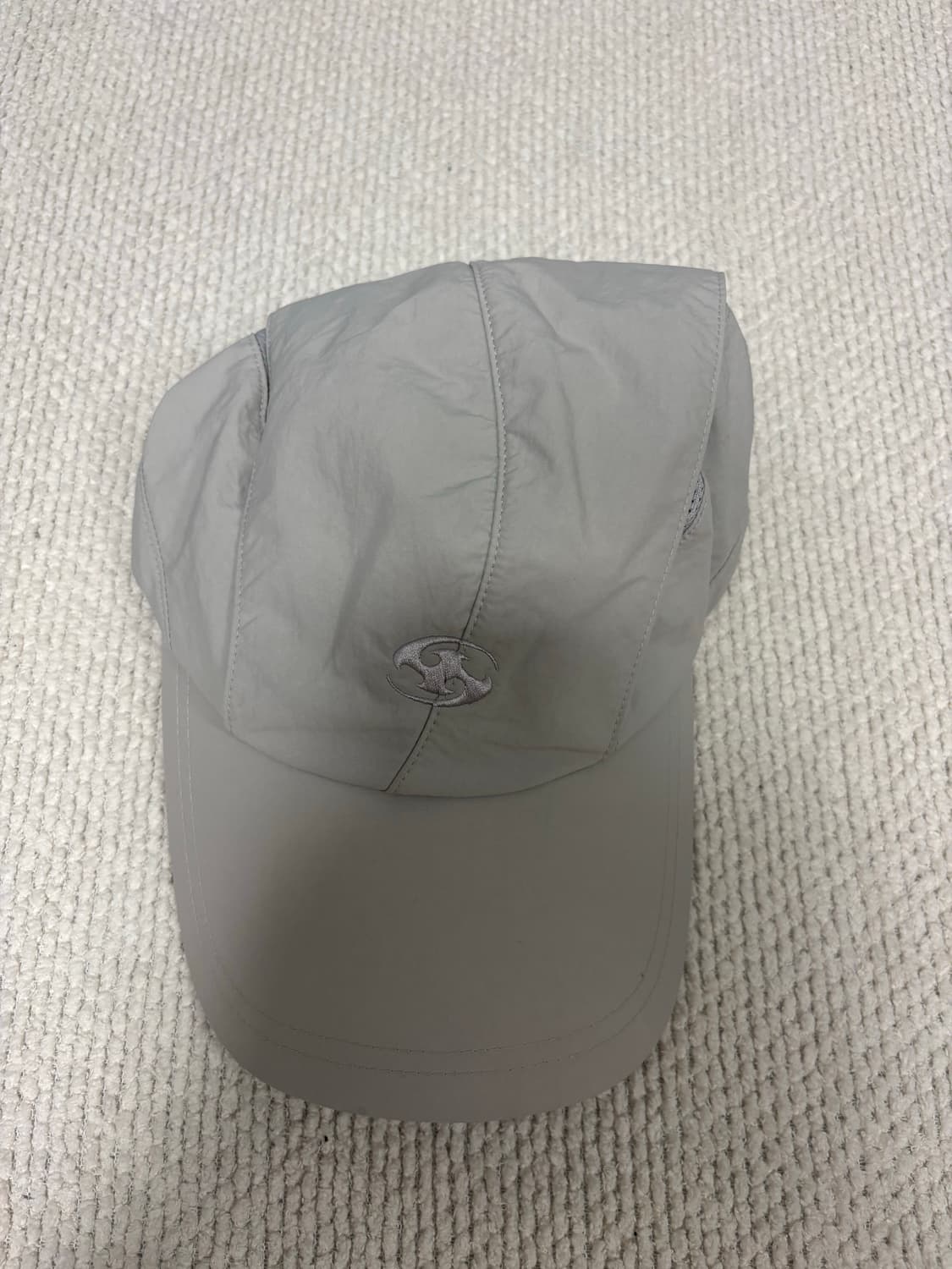 산산기어 윙캡 그레이 23ss 상품이미지1