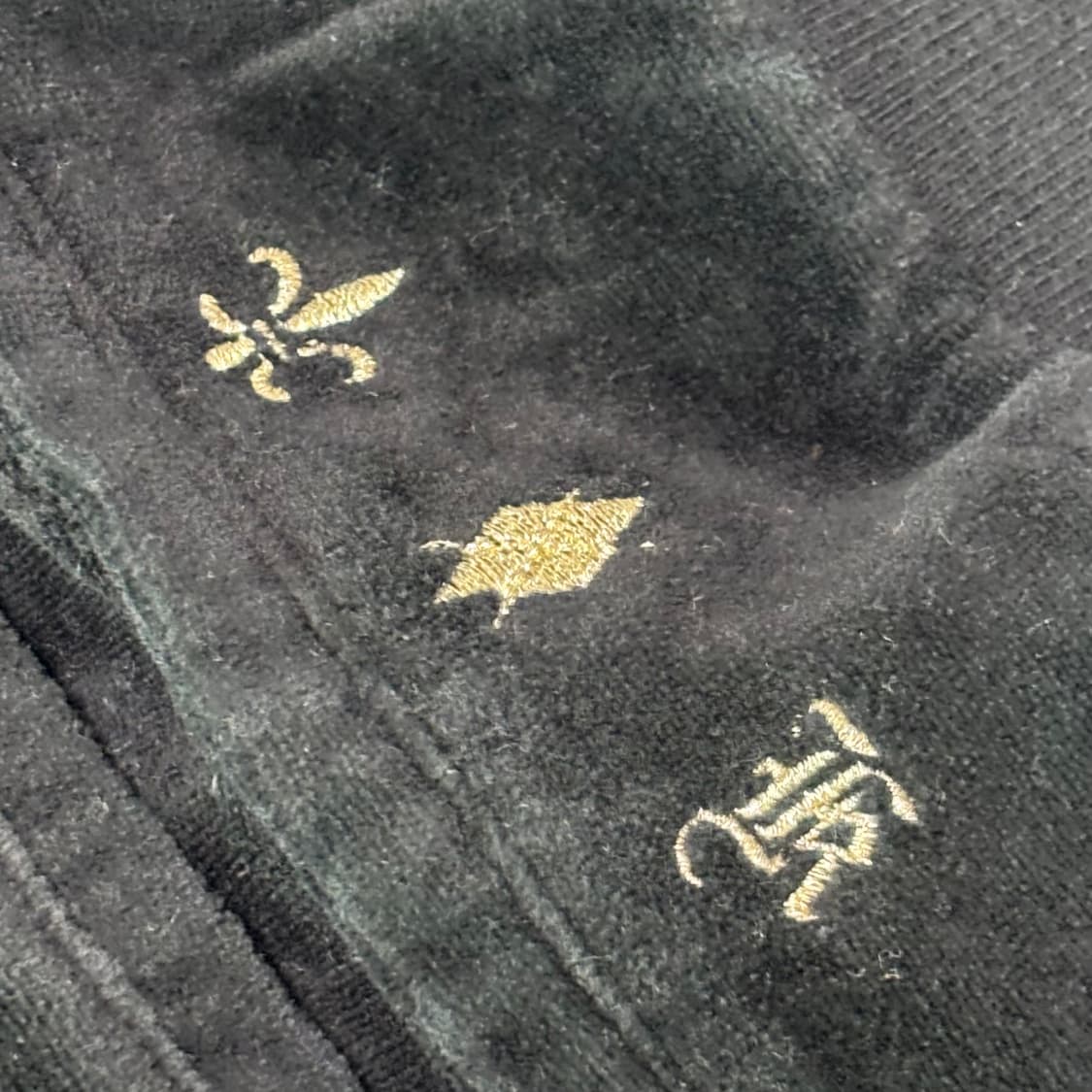 칼카니 시그니처 골드 자수 벨루어 조거 팬츠 상품이미지7