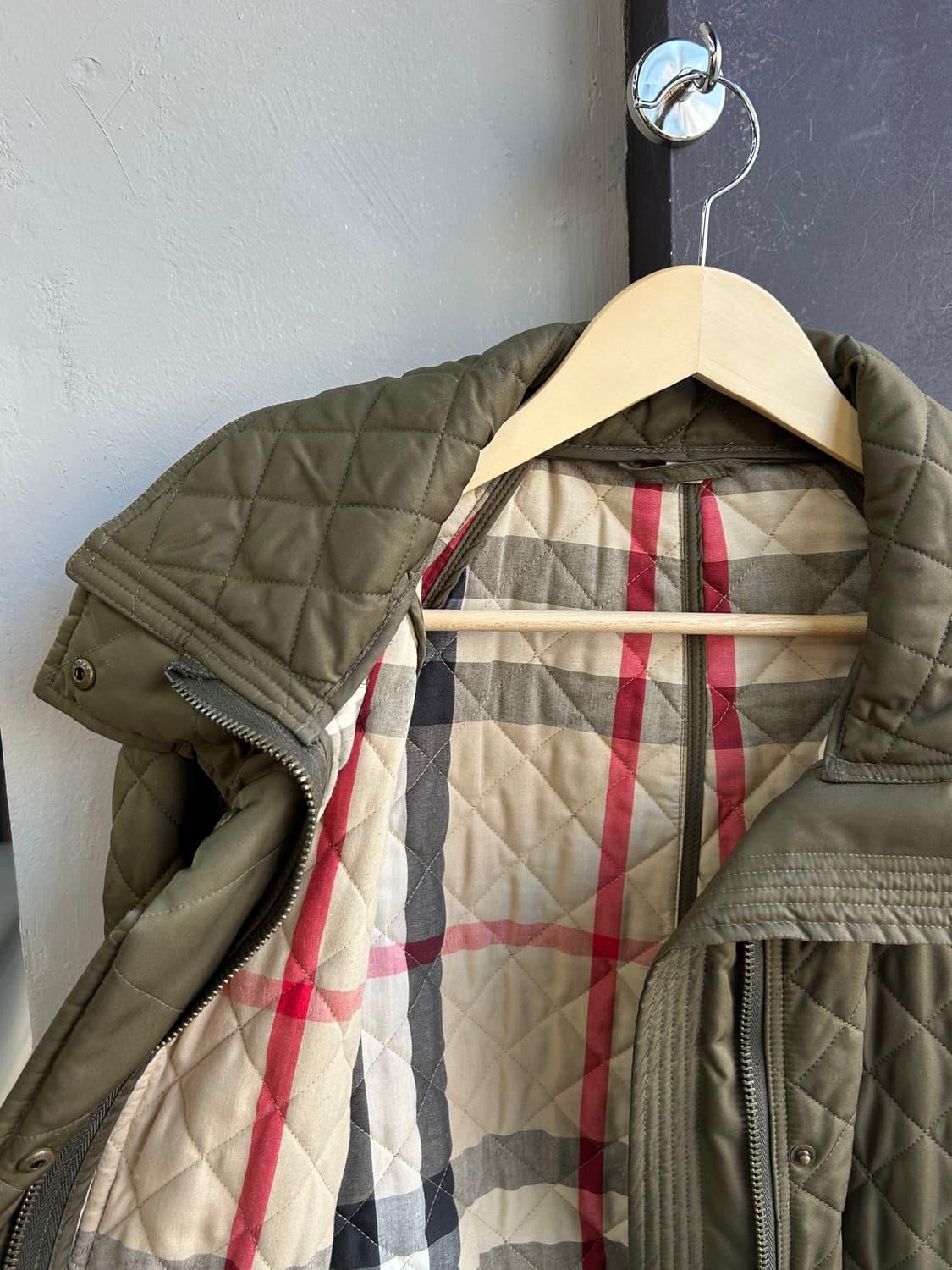 S/ 버버리 퀄팅 노바체크 경량 패딩자켓 상품이미지9