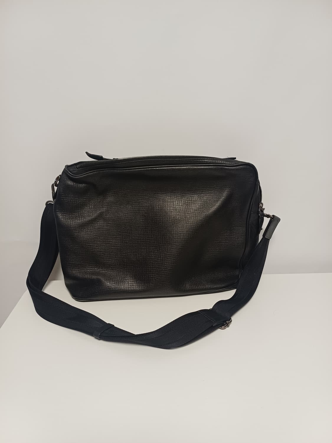 닥스 런던 남성 가죽 메신저백 (DBBA 8F114 BK) 상품이미지1