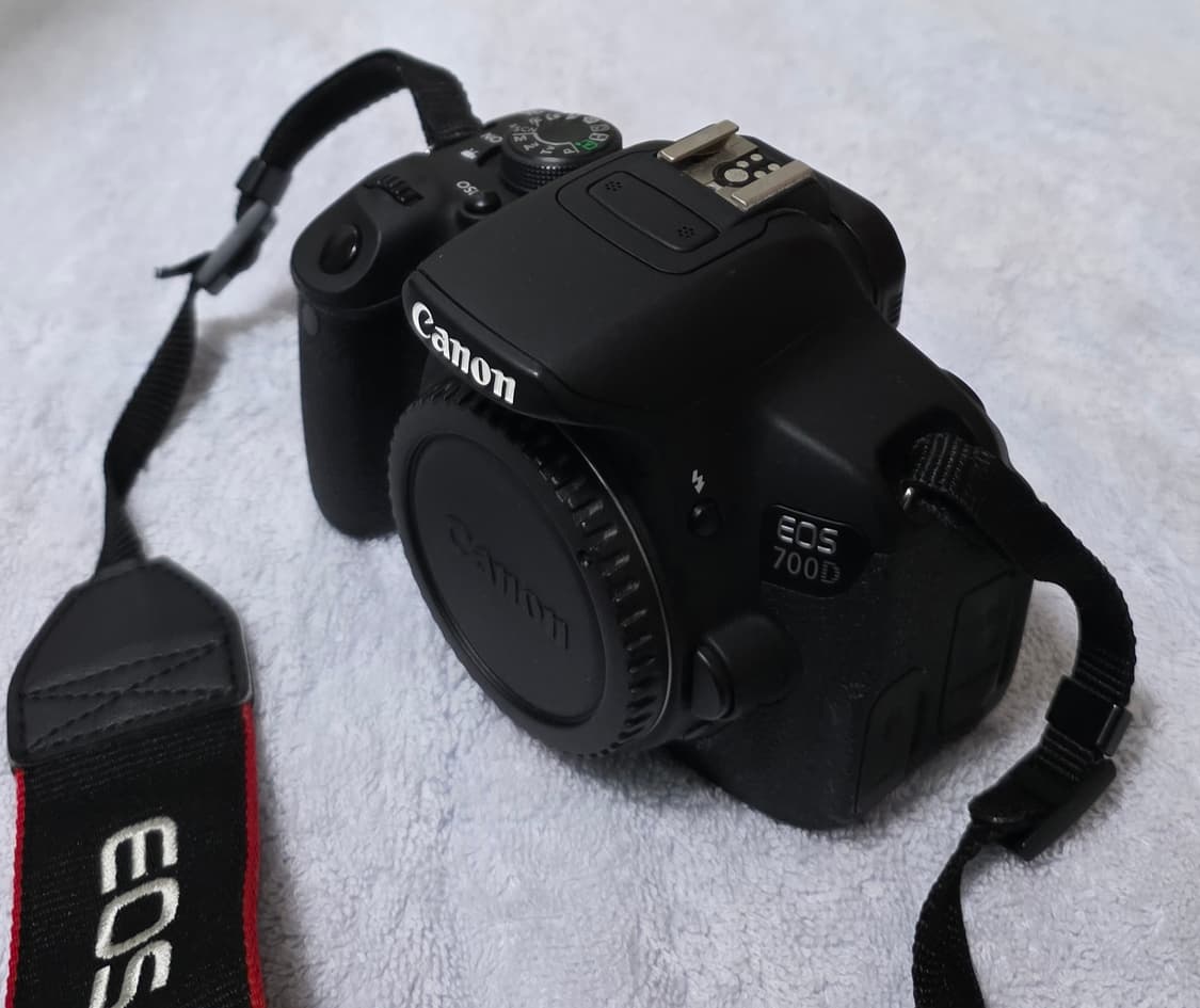 캐논 EOS 700D DSLR 카메라 팝니다. 상품이미지2