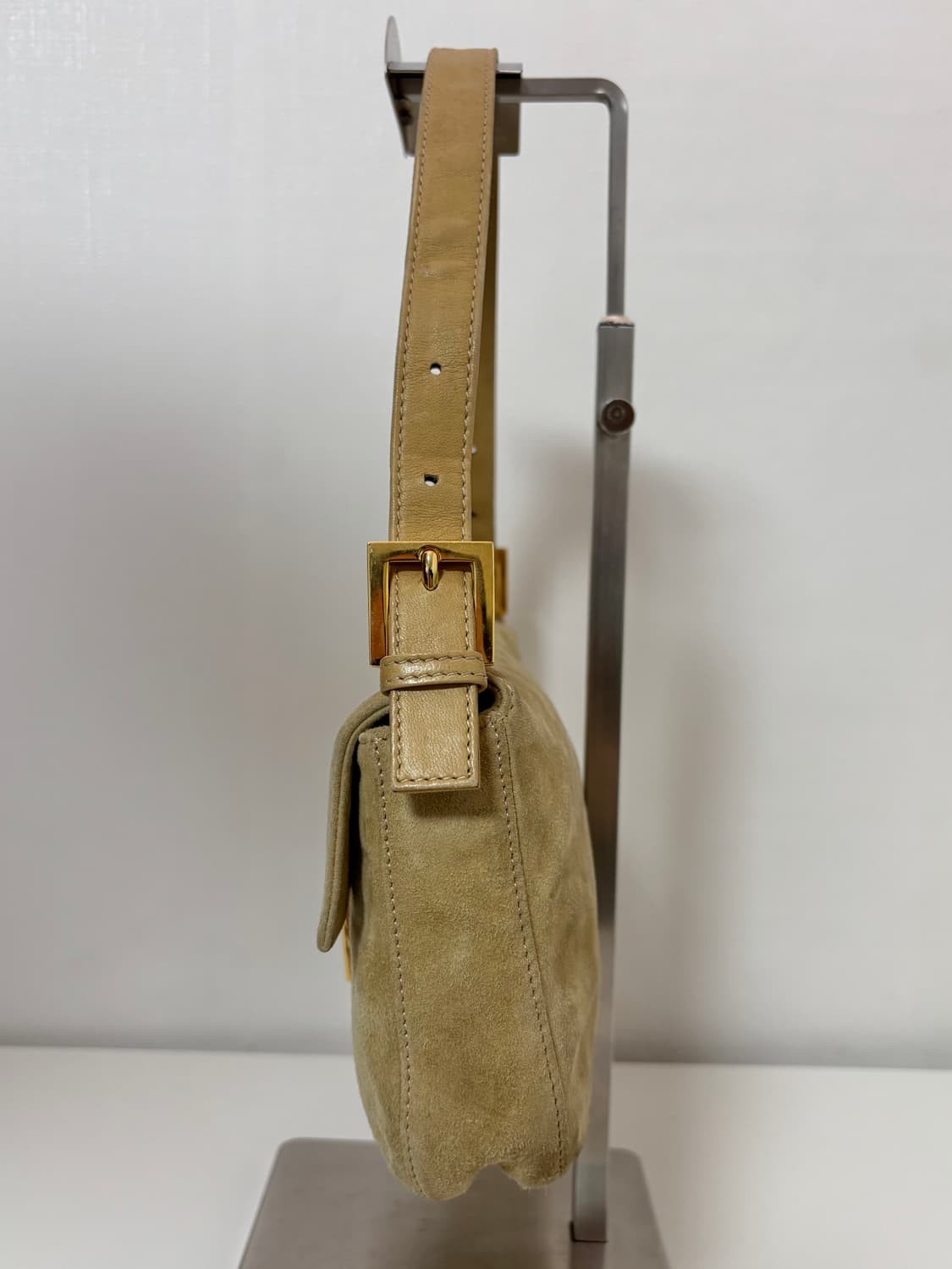 펜디 스웨이드 바게트백 베이지 상품이미지4