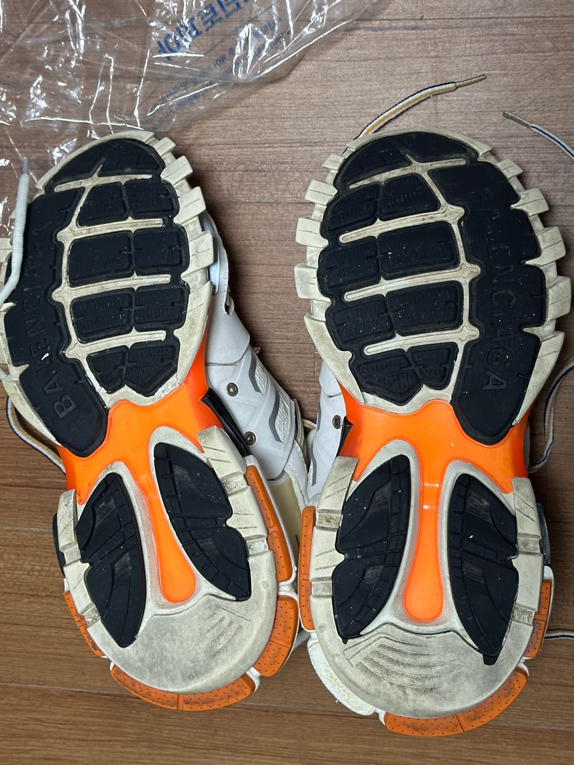 발렌시아가 트랙 스니커즈 흰주 40사이즈 260 상품이미지10