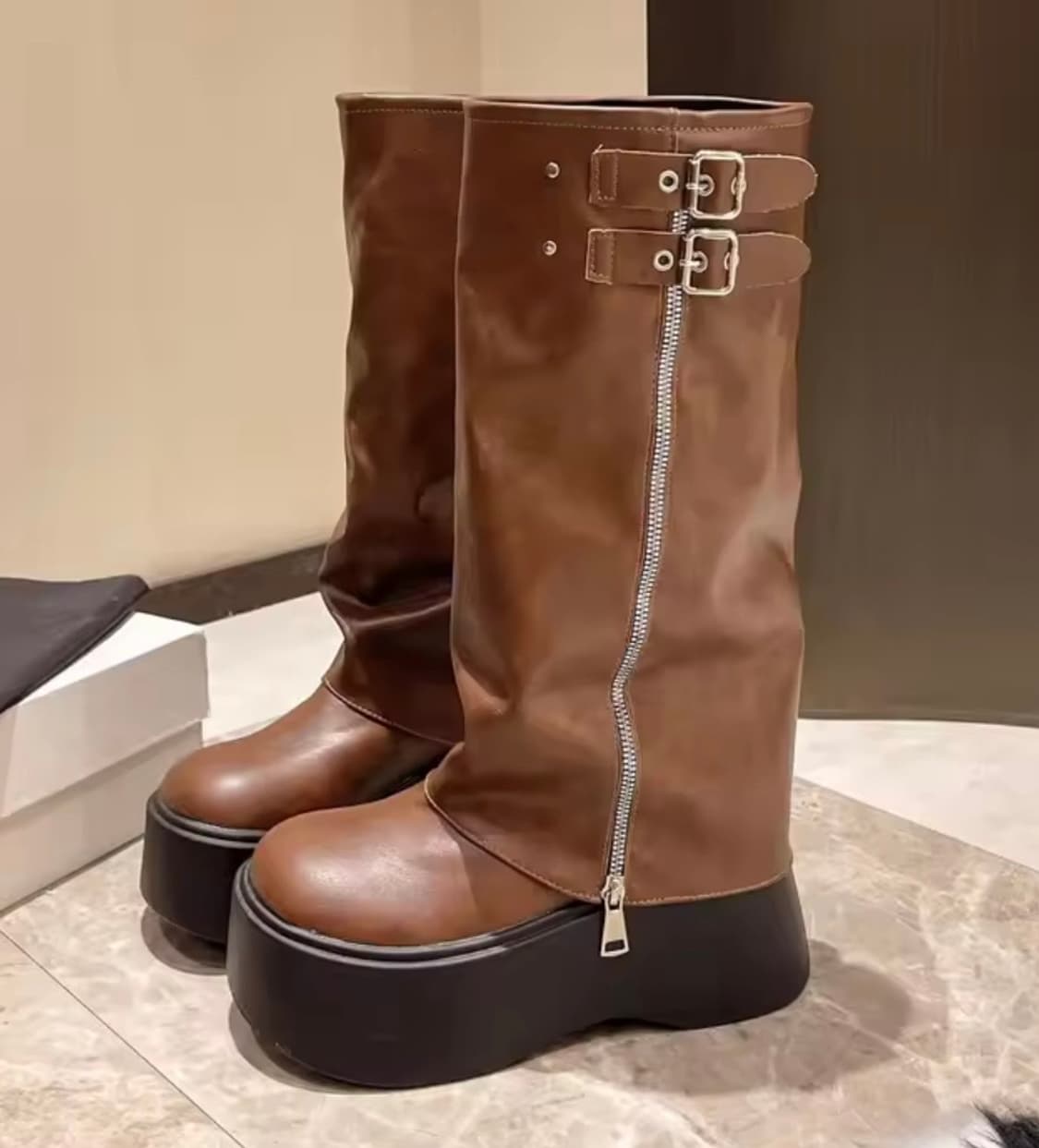 브라운 버클 플랫폼 부츠 상품이미지1