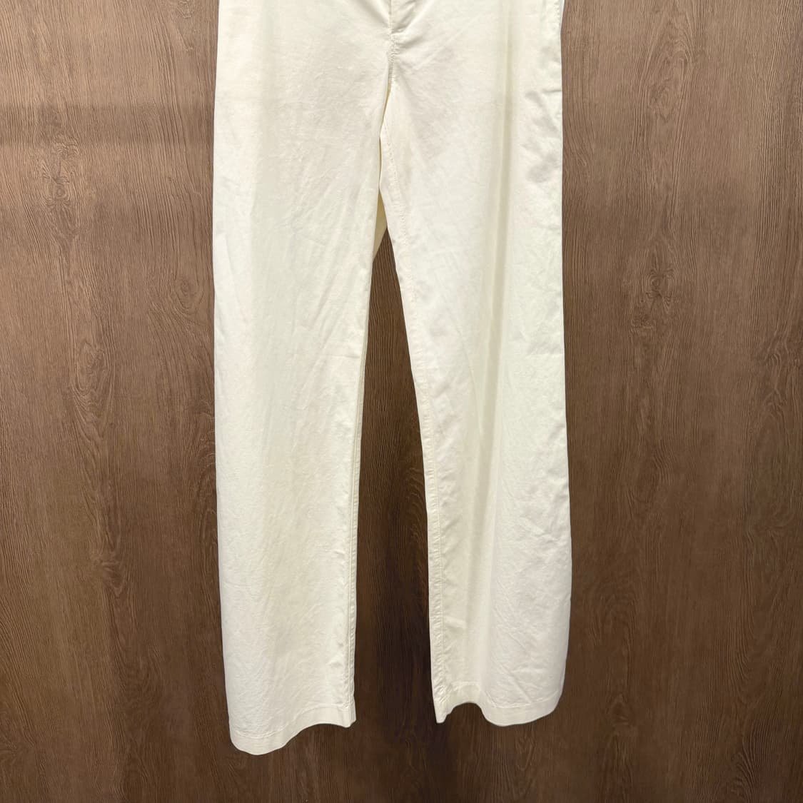 C.P. 컴퍼니 코튼 블렌드 슬랙스 팬츠 버튼 클로징 포켓 디테일 화이트 상품이미지5