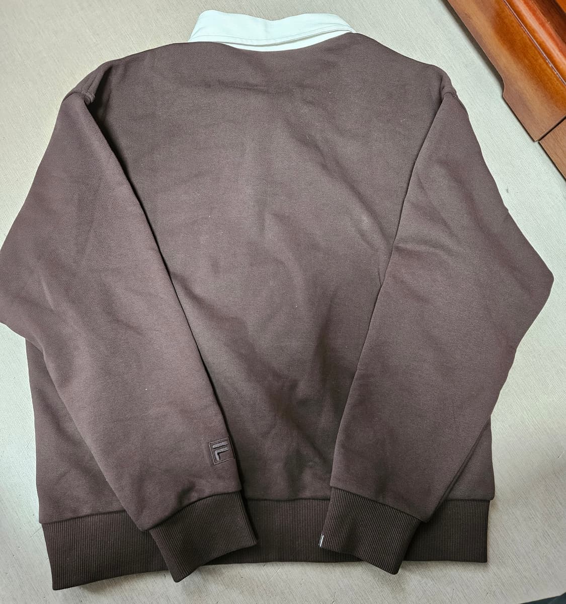 휠라 초코맛 럭비 맨투맨/브라운/한소희,강민경 착용 상품이미지5