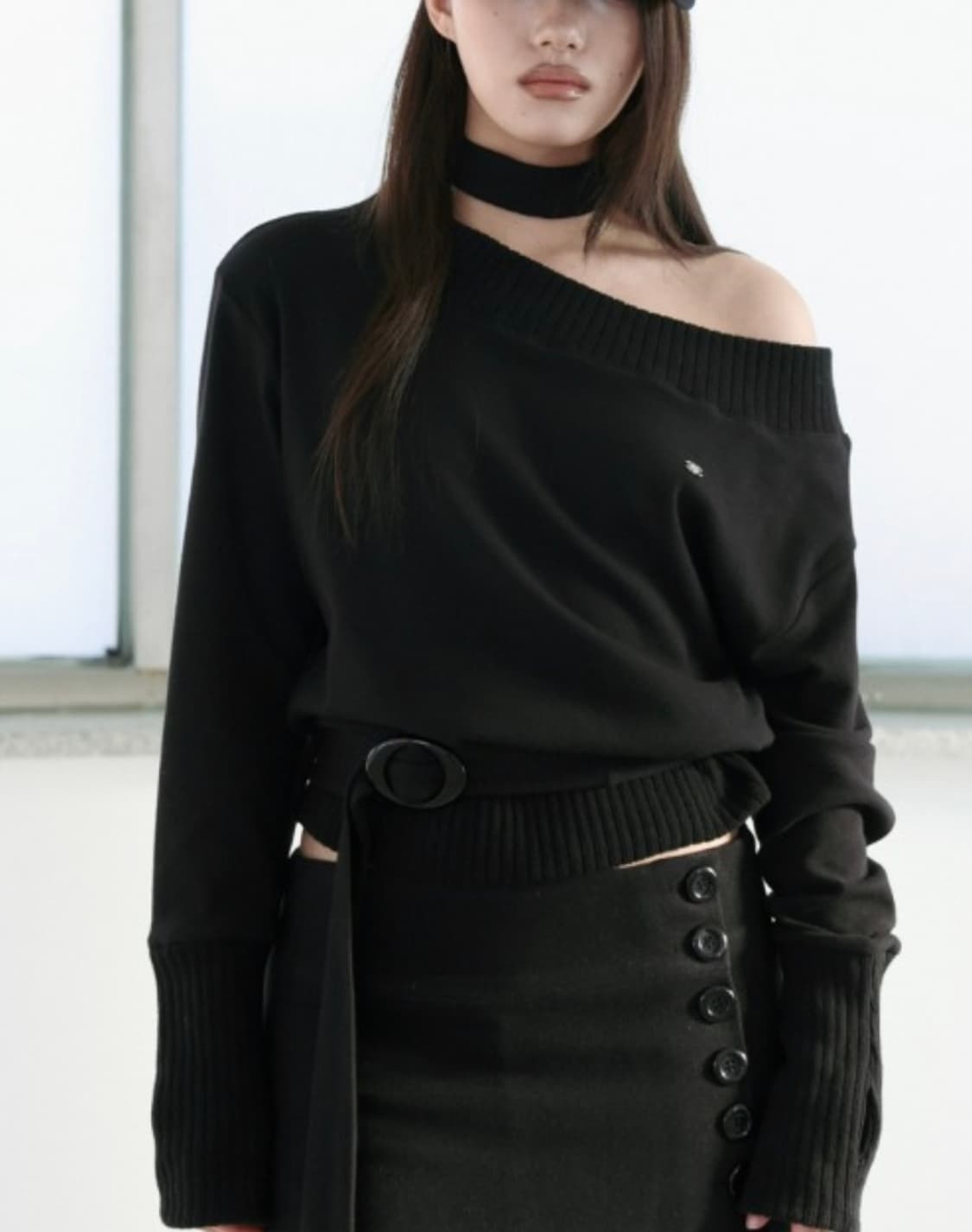 sheismiae 로고 오프숄더 티 상품이미지1