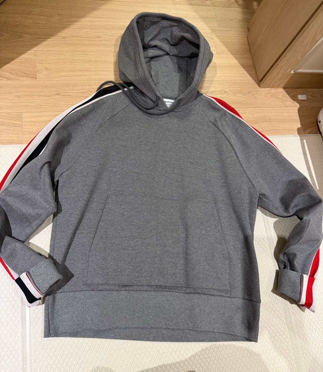 톰브라운 인터락스트라이프 후드티셔츠 상품이미지1