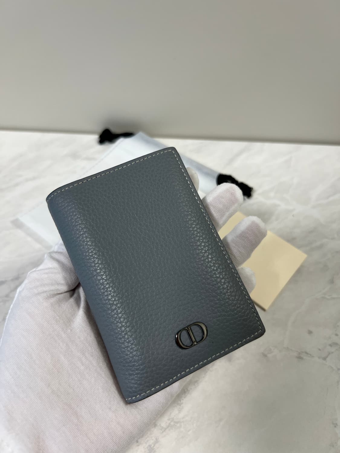 디올 CD 아이콘 버티컬 바이폴드 지갑 상품이미지1