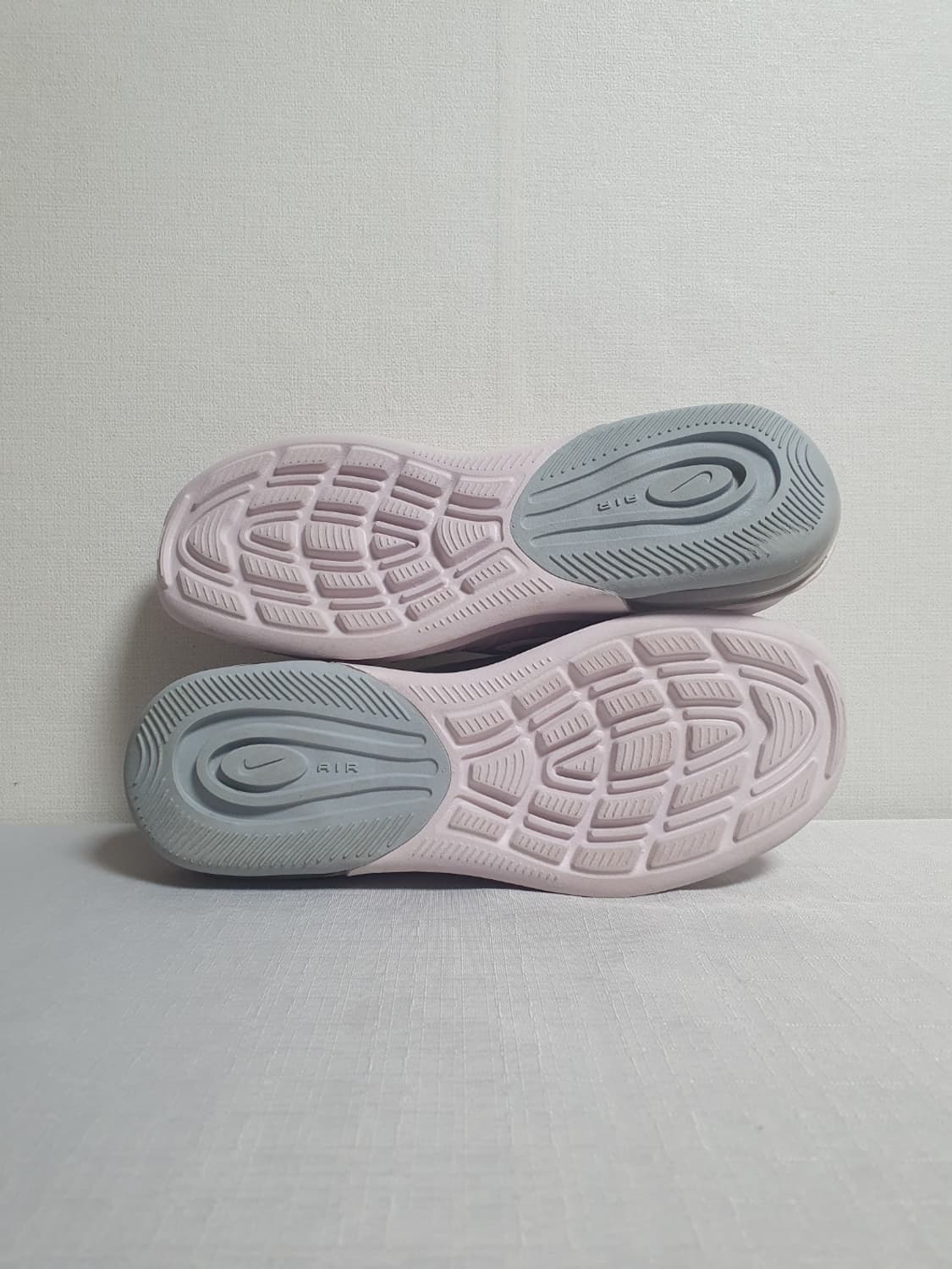 나이키 에어맥스 액시스 화이트 베얼리로즈 240mm 상품이미지9