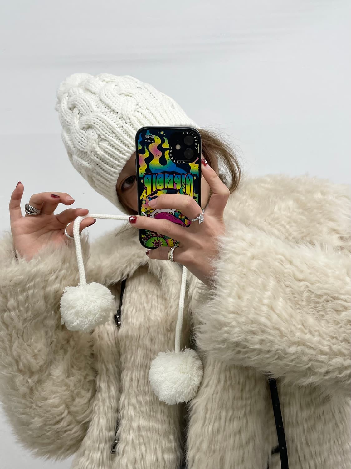 윈터페어리 화이트 이어플랩 방울 비니 상품이미지3