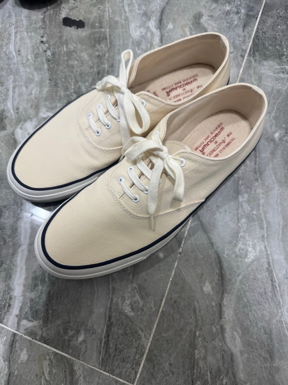 와쿠와 덱슈즈 오프화이트 270사이즈 판매합니다 상품이미지1