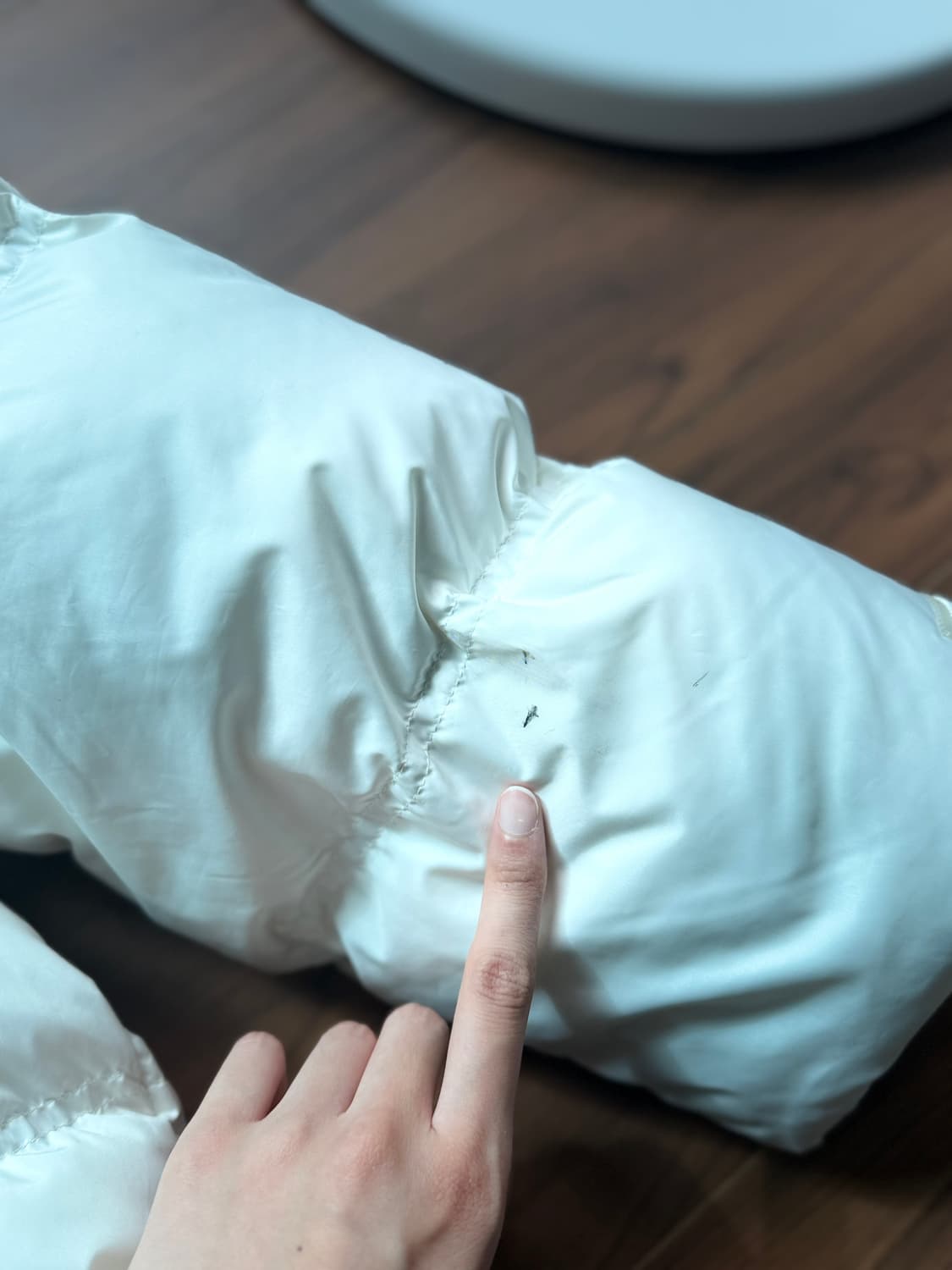 게스 남녀공용 소매탈착 글레이즈드 패딩 아이보리 무신사지그재그에이블리크림 상품이미지4