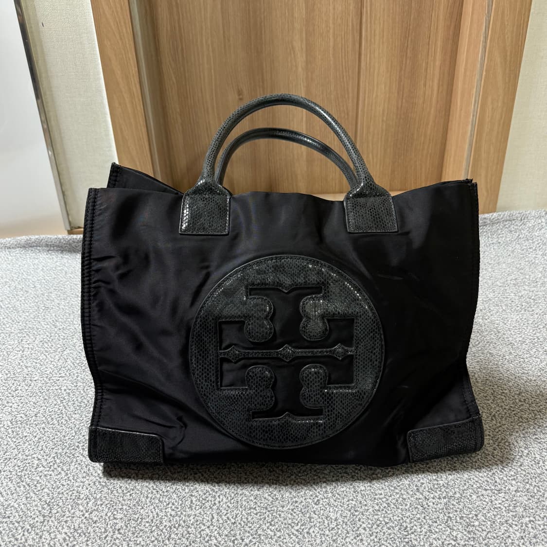 토리버치 엘라 스네이크 토트백 상품이미지1