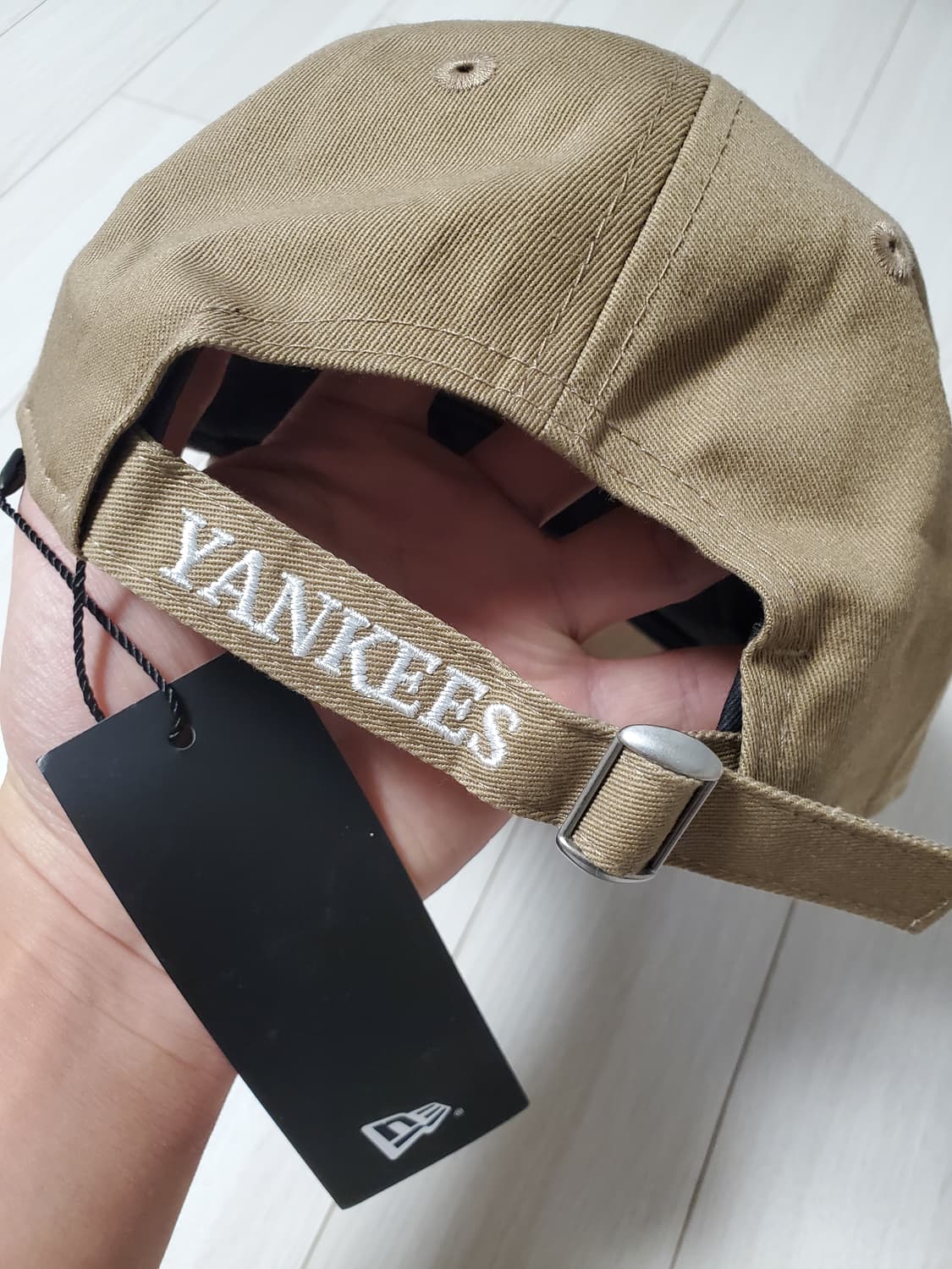 새상품)NEW ERA 뉴에라 볼캡


오염 하자없이 깨끗해요^^ 상품이미지3