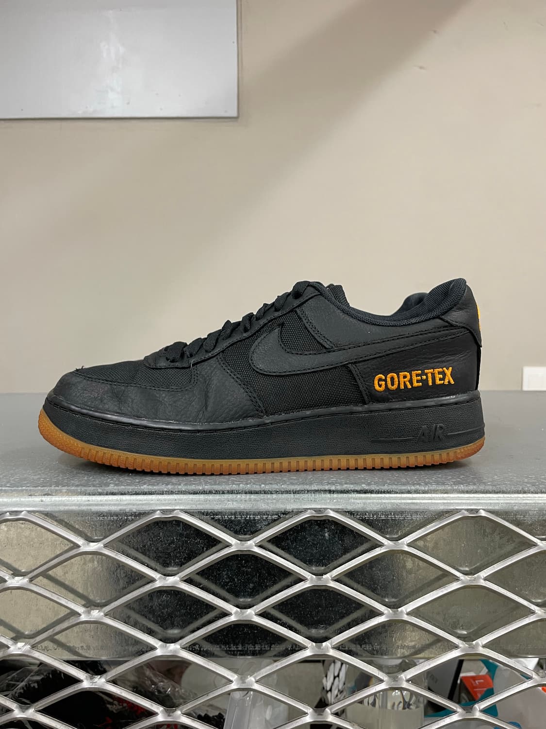 나이키 에어포스1 로우 고어텍스 블랙 265 상품이미지1