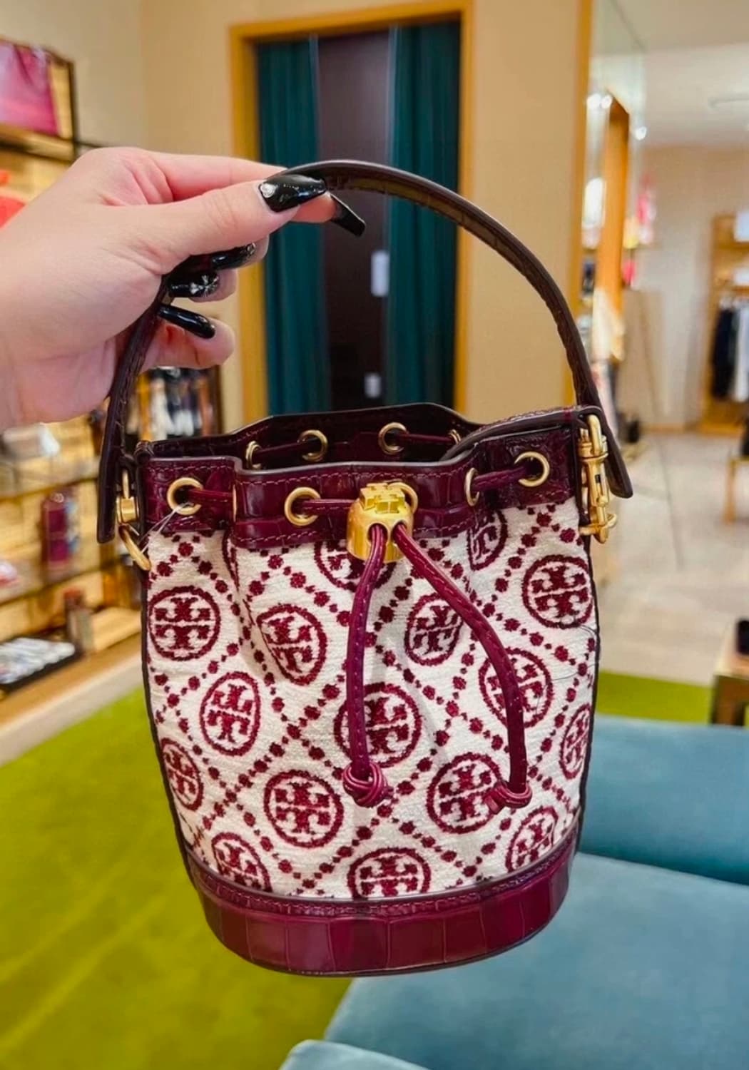 토리버치 T모노그램 로고 크로스 버킷백  상품이미지3