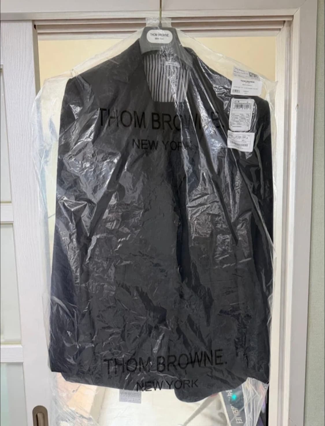 [4] 톰브라운 클래식 수트 차콜 3피스 (새상품)  상품이미지1