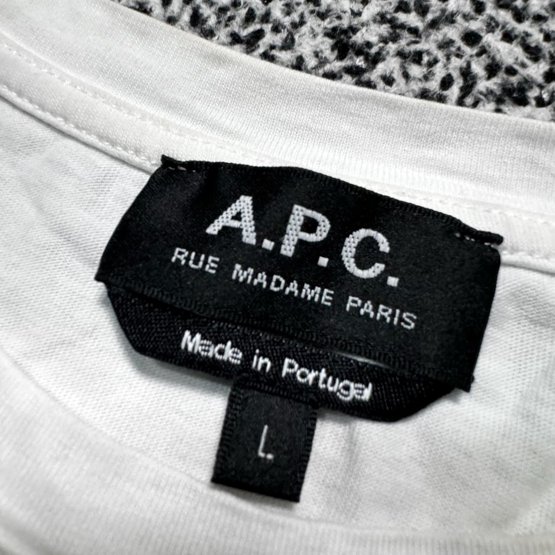 Name : A.P.C. 아페쎄 스펠아웃 스몰로고 화이트컬러 반팔 :) 상품이미지4