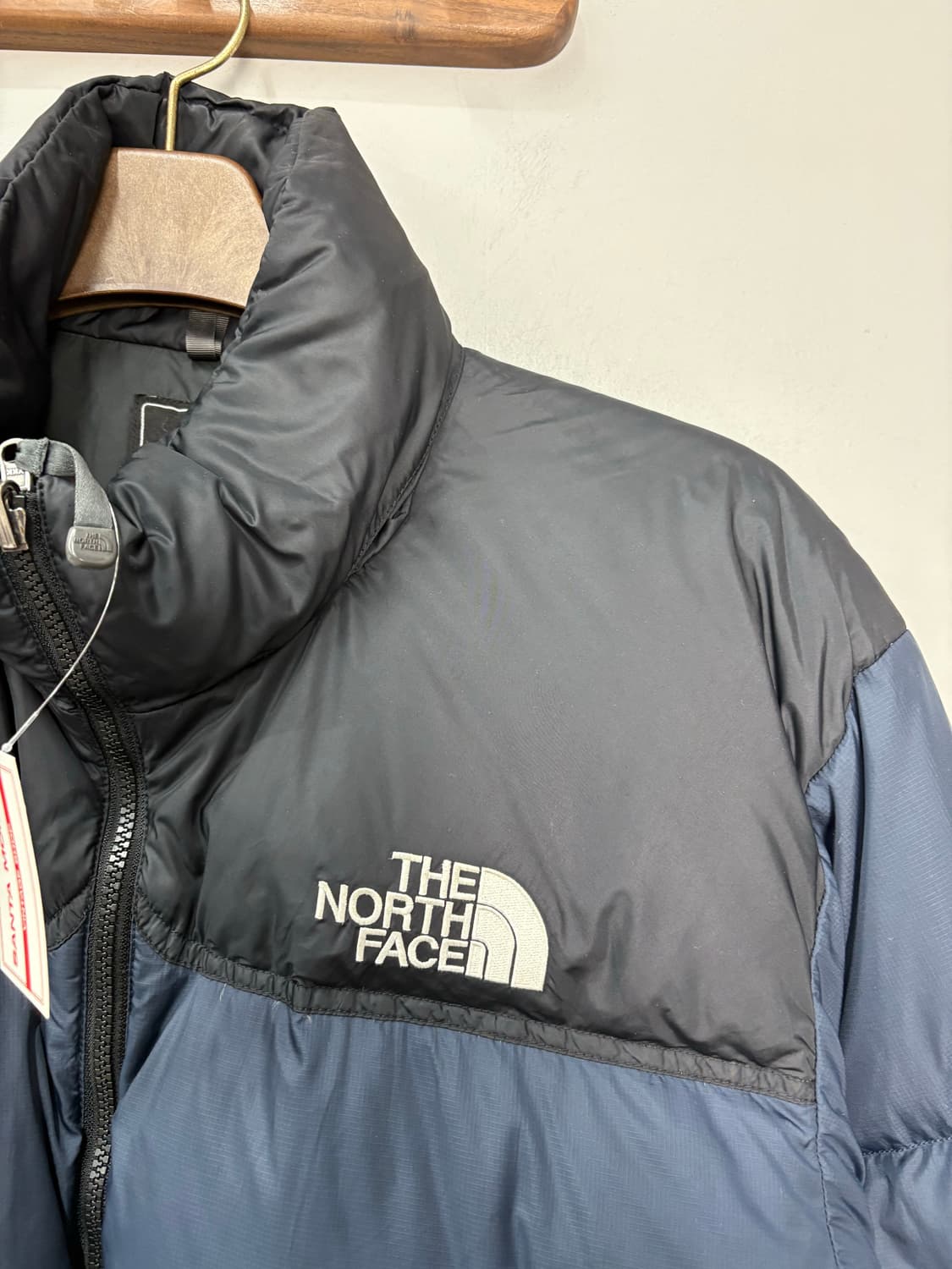 노스페이스 눕시 레트로 다운 패딩 자켓 A3243 상품이미지3