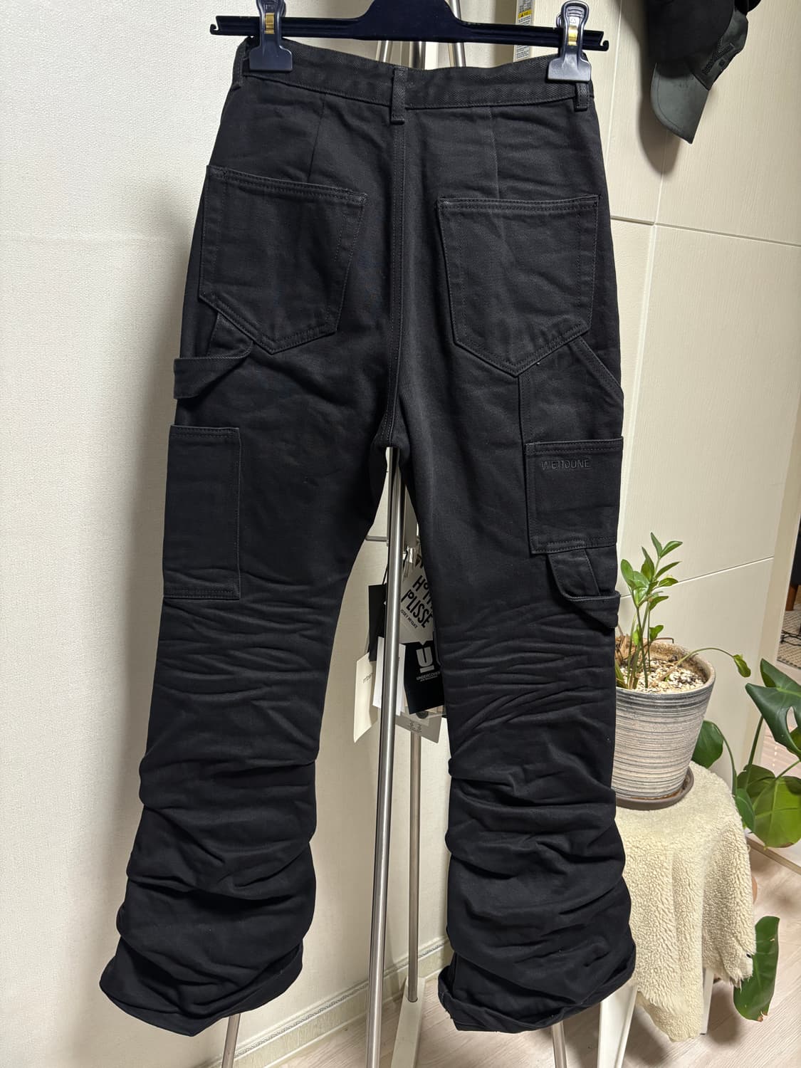 We11done 웨이브 데님 워크 팬츠 XS 블랙 상품이미지4