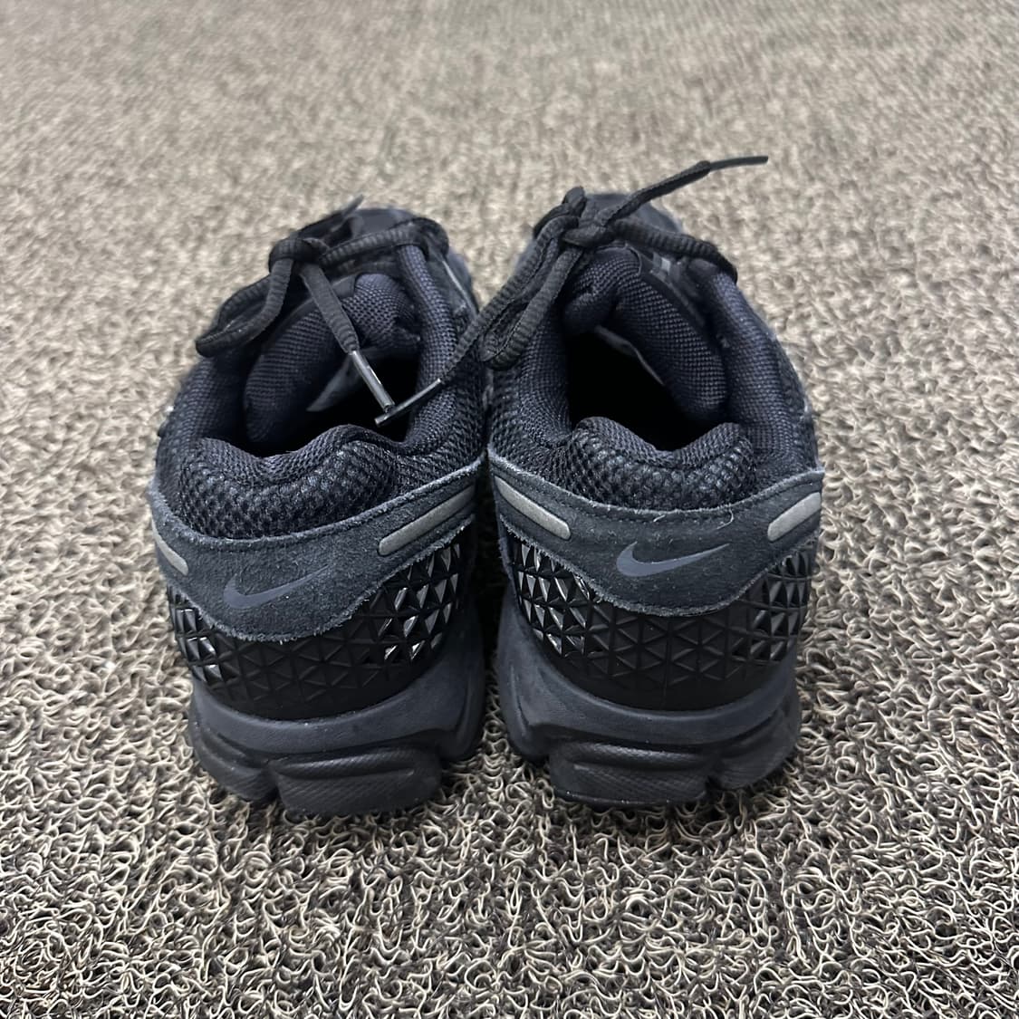 NIKE 나이키 줌 보메로 5 운동화 블랙 255사이즈 상품이미지4