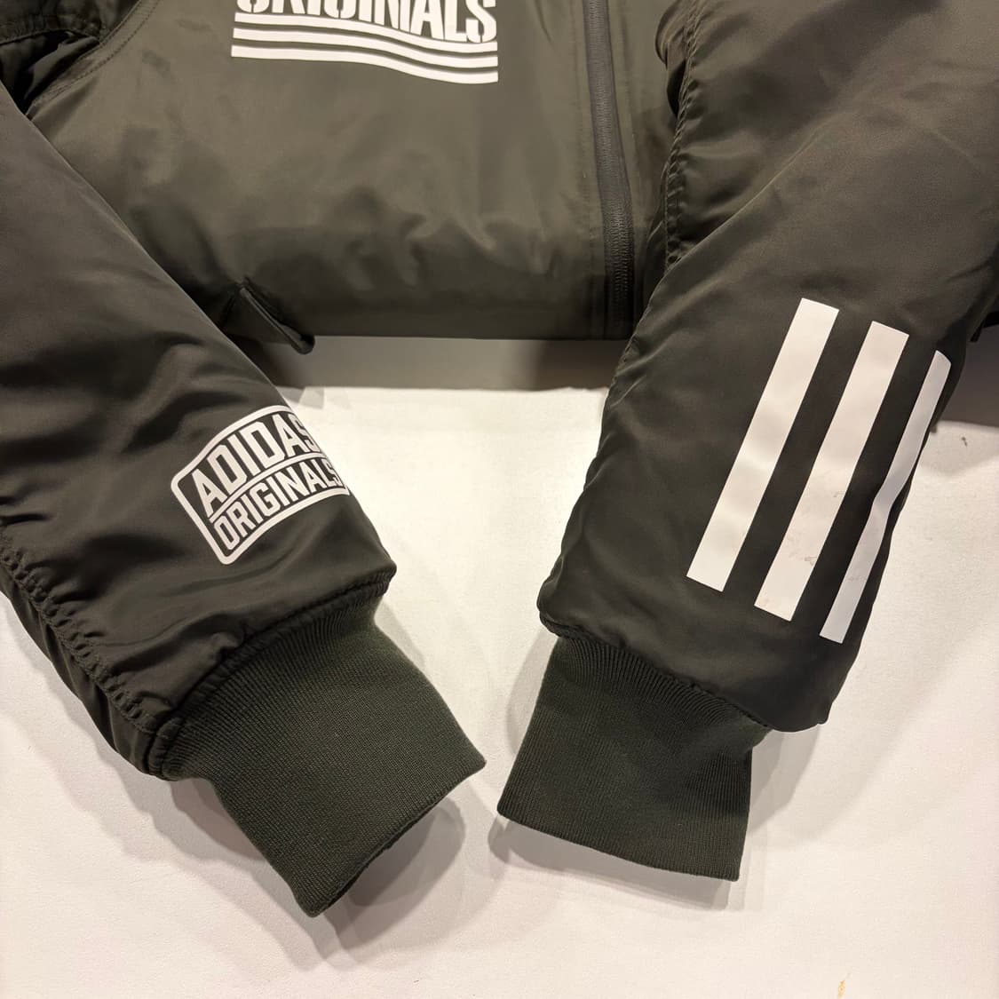 [100] 아디다스 오리지널스 봄버 자켓 카키 B994 상품이미지5