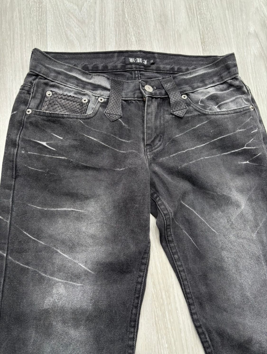 KUI distressed splatter flare jeans 상품이미지2
