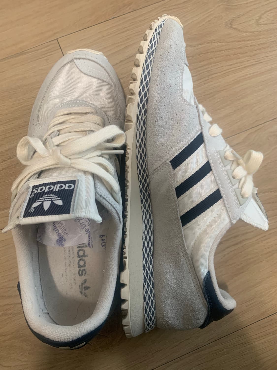 아디다스 시티마라톤 사이즈 260 판매 합니다 상품이미지2