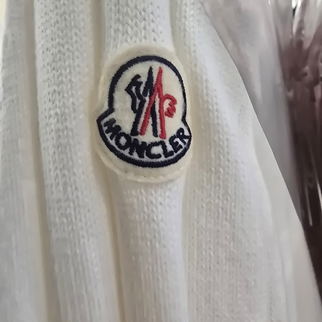 [중고/정품] 몽클레어 트리콧 니트패딩 화이트 상품이미지3