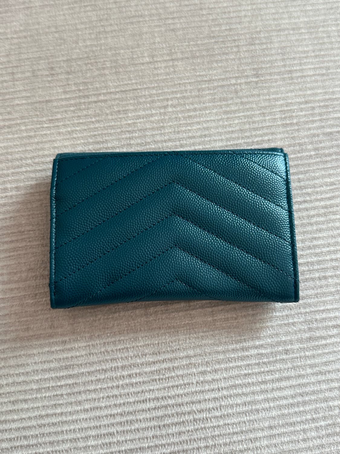 생로랑 퀄팅 금장 반지갑 짙은 청록색 상품이미지8