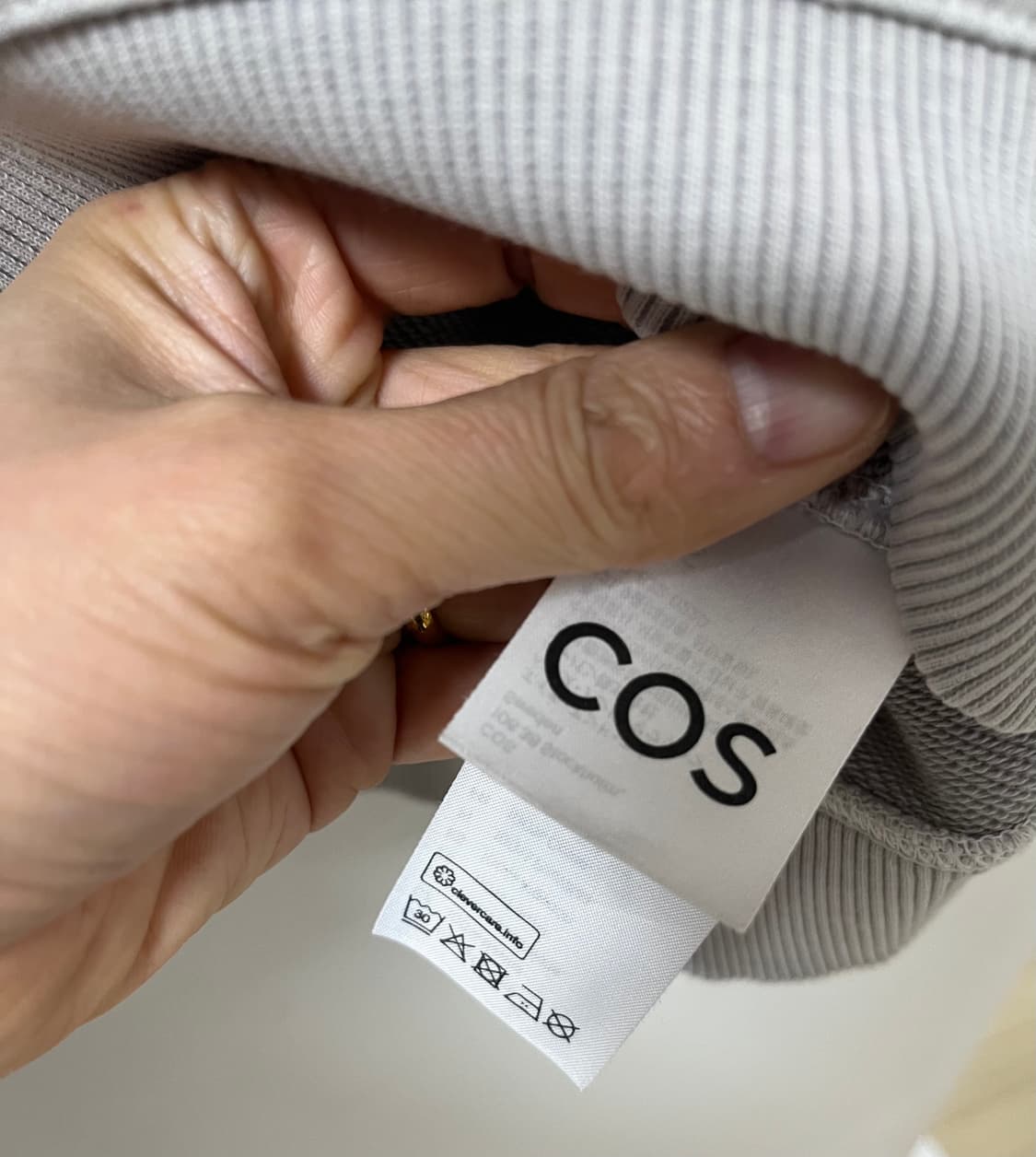 코스 맨투맨 코스 반집업 상품이미지8