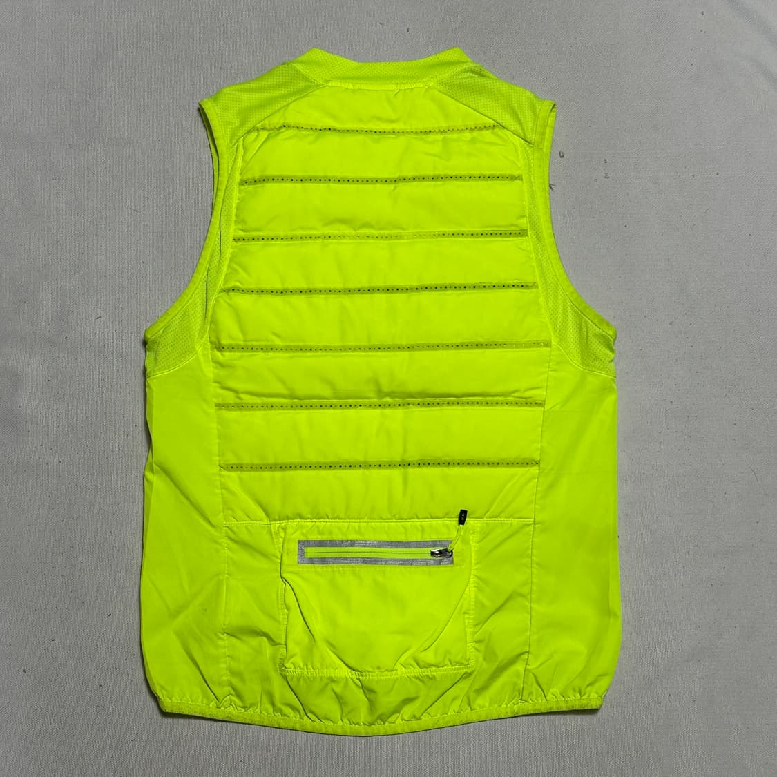 M 나이키 써마 핏 에어로프트 네온 러닝 베스트 상품이미지3