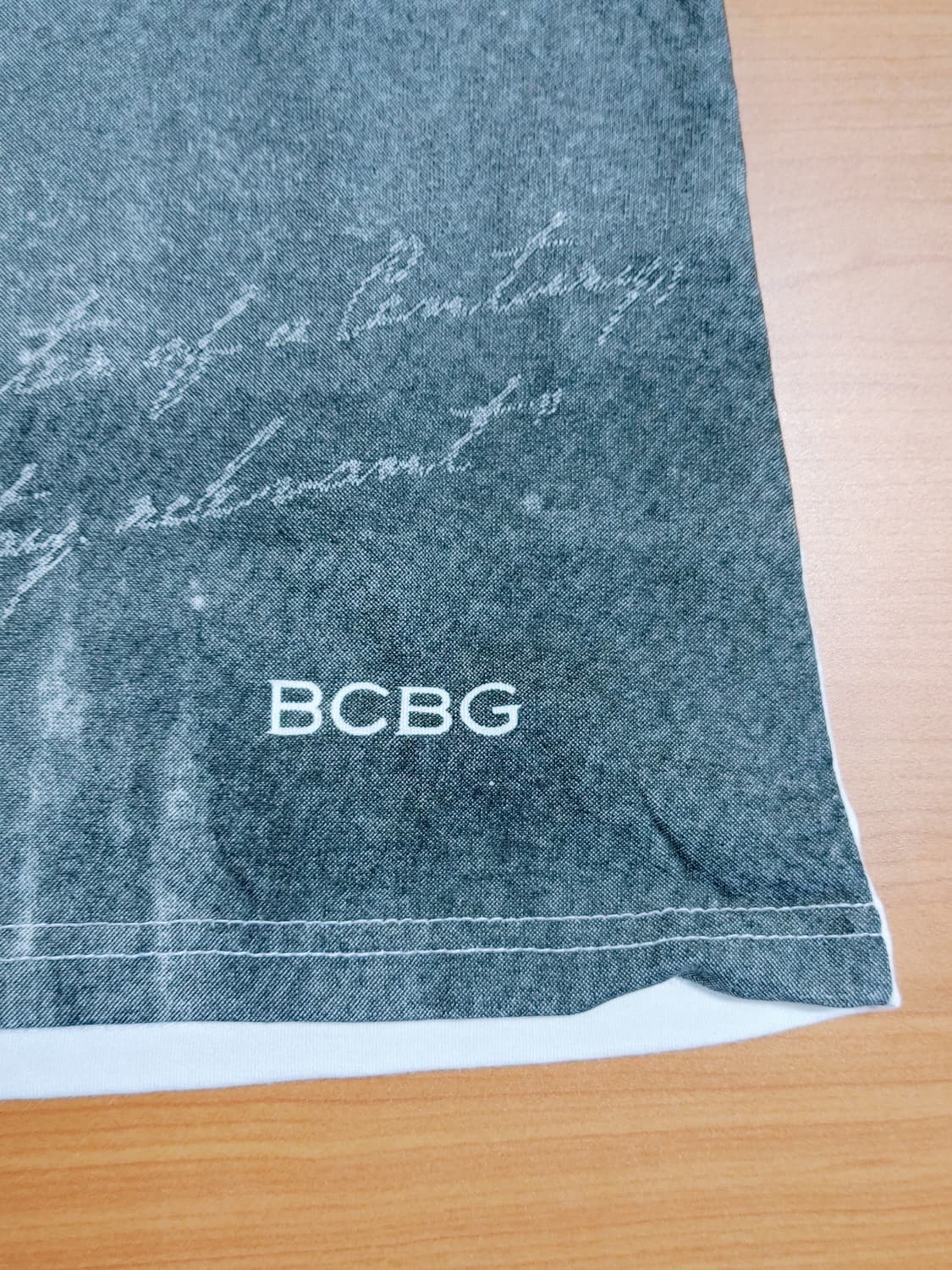 (새상품)BCBG 비씨비지 여성 대관람차 프린팅   스판 반팔라운드티 상품이미지6