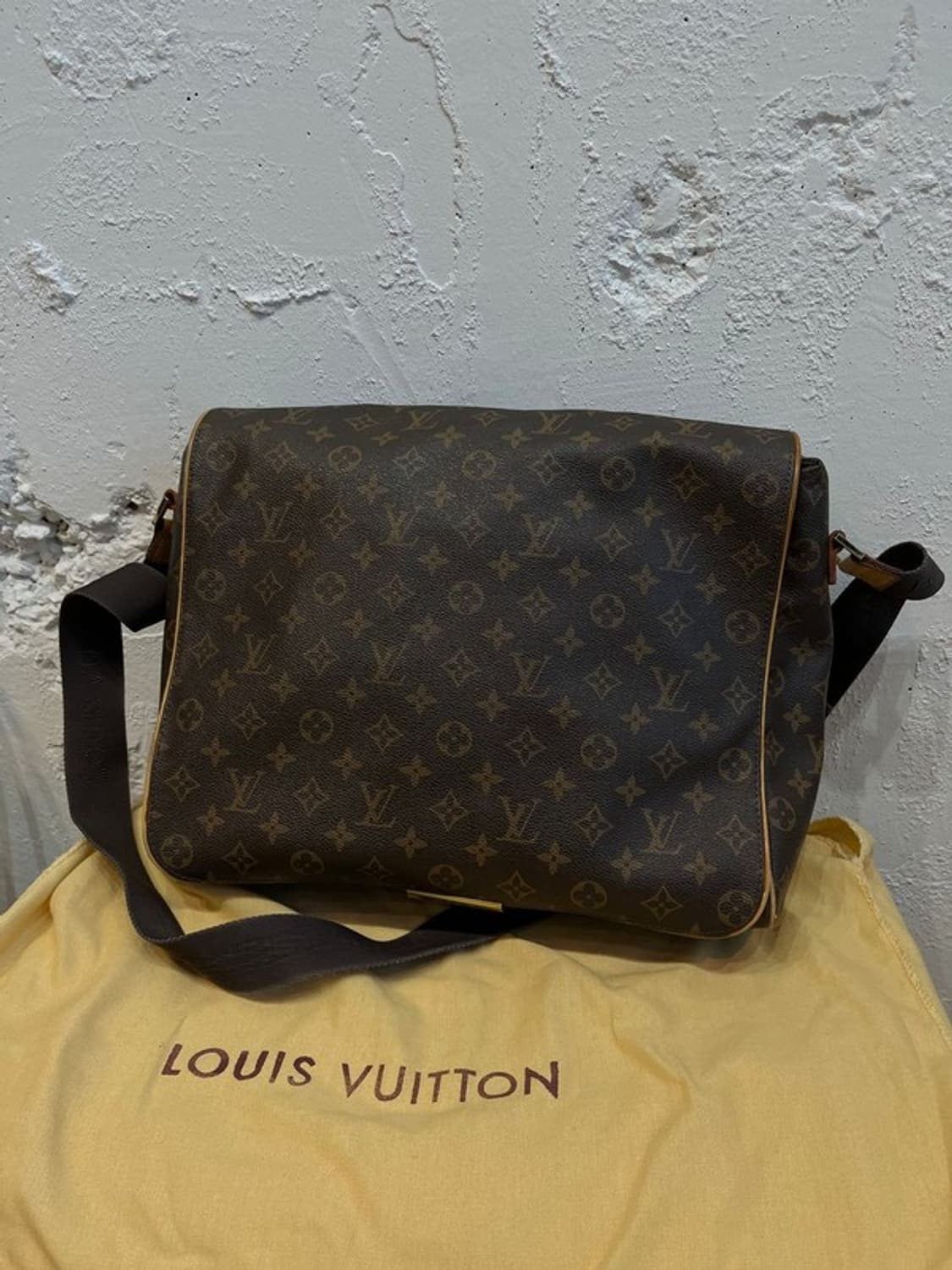 루이비통 아베스 레더 크로스백 상품이미지1