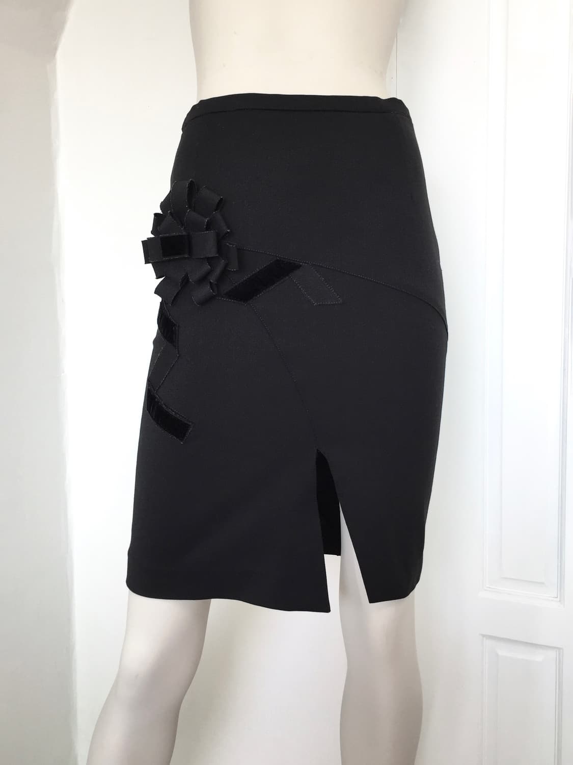 Moschino Rosette Embellished Midi Skirt 상품이미지1