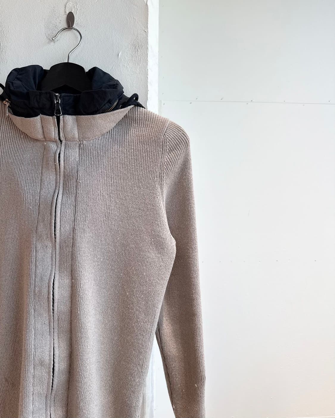 cp컴퍼니 베이지 니트 고글 후드집업  상품이미지4