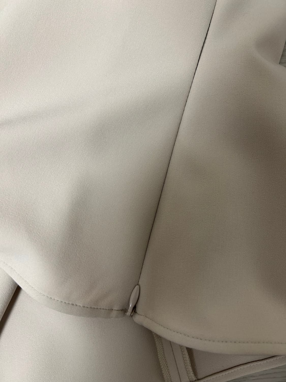 (새상품) Sie 시에 디엔스퀘어넥 블라우스 / 소이베이지 상품이미지5