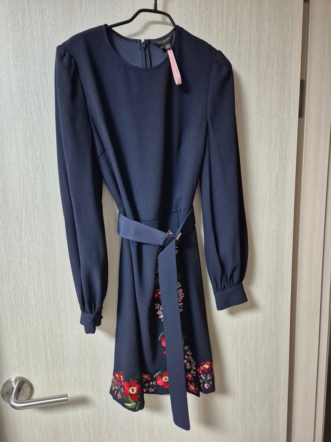 테드베이커 네이비 플라워 자수 원피스 1 상품이미지4