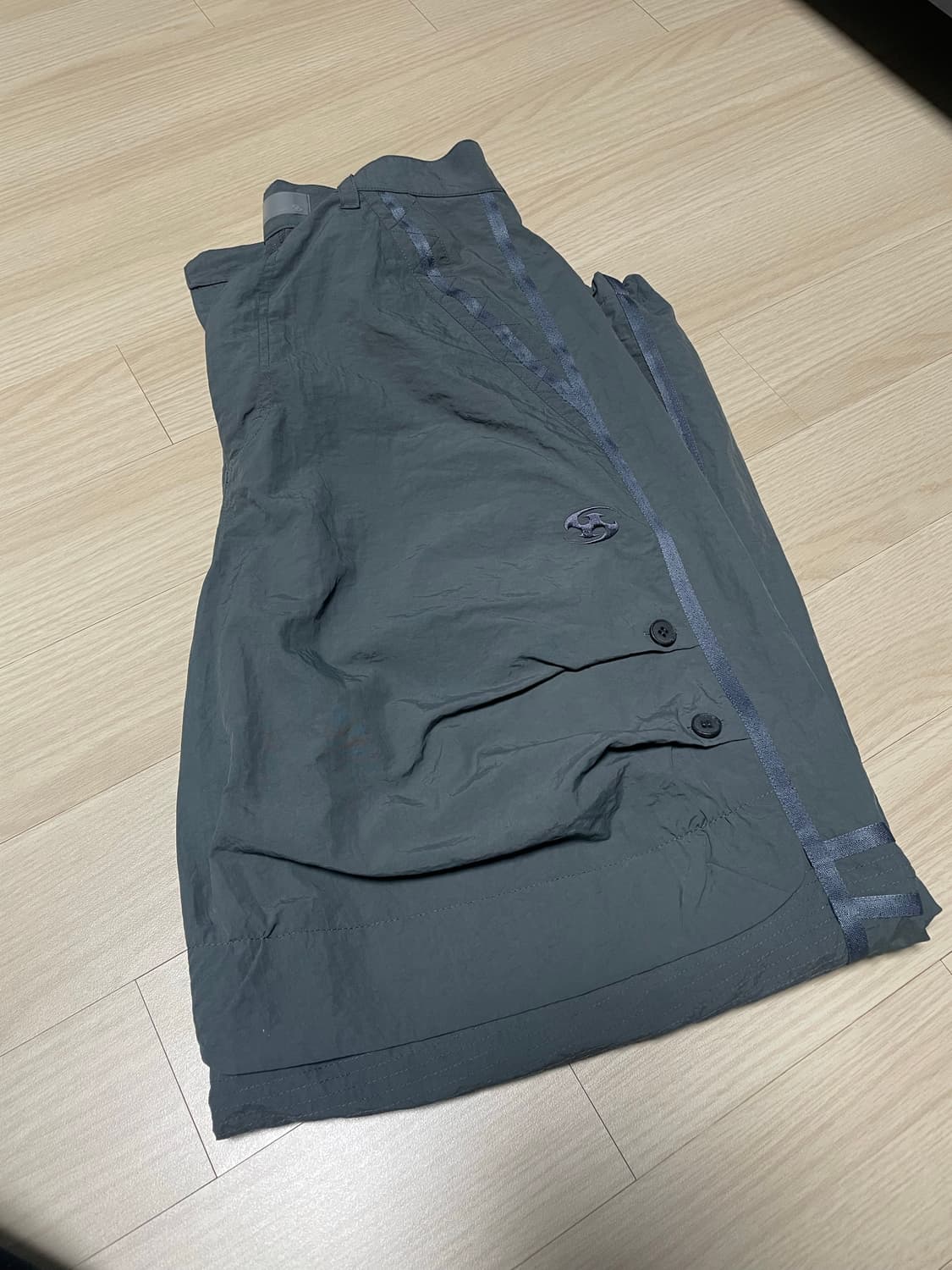 산산기어 테이프드 버튼 팬츠 차콜 상품이미지3